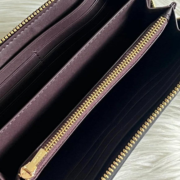 Coach large Wallet - Picture 10 of 13